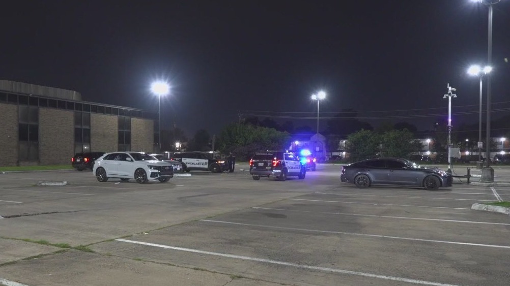 Driver crashes into west Houston crowd, injuring five, police say