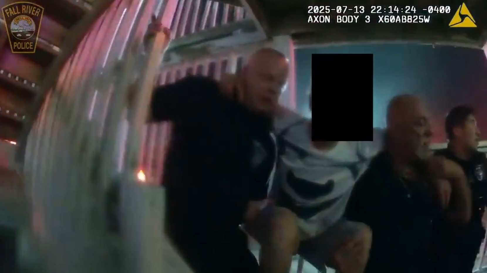 Massachusetts police rescue residents from fire | DRAMATIC VIDEO