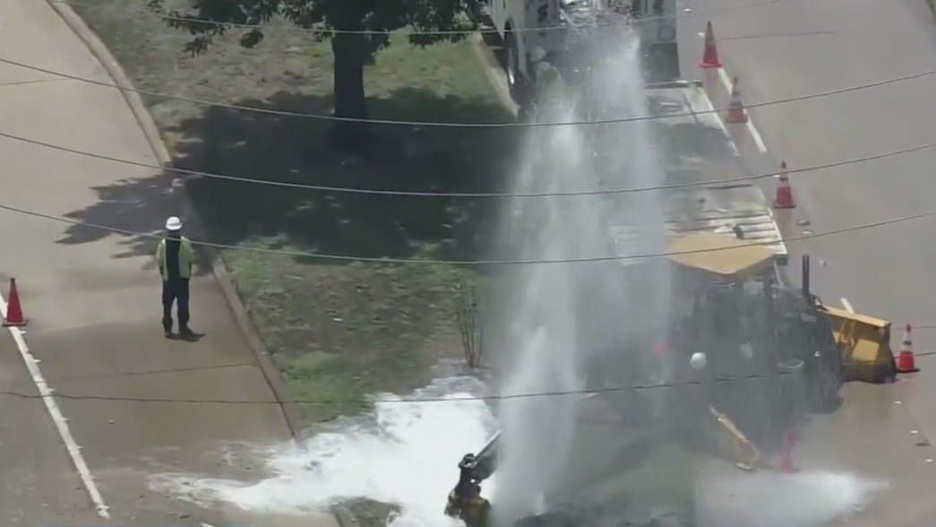 Main break shoots water in northwest Houston