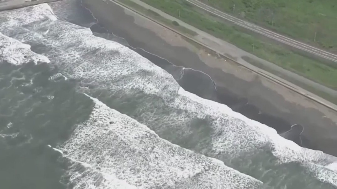 U.S. tsunami alerts triggered by earthquake near Russia