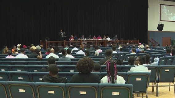 Former NFL players, Harris County leaders hold event targeting crime among youth