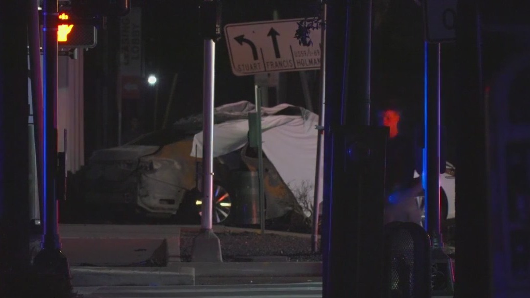 Two killed after speeding suspect crashes into vehicle in Midtown, officials say