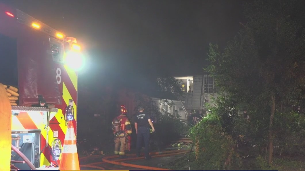 Firefighter injured while battling northwest Houston house fire | FOX ...