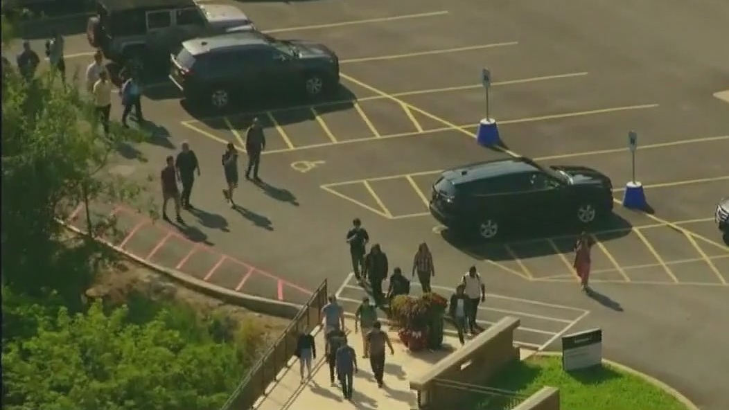 Texas Democrats evacuated from Illinois hotel due to bomb threat