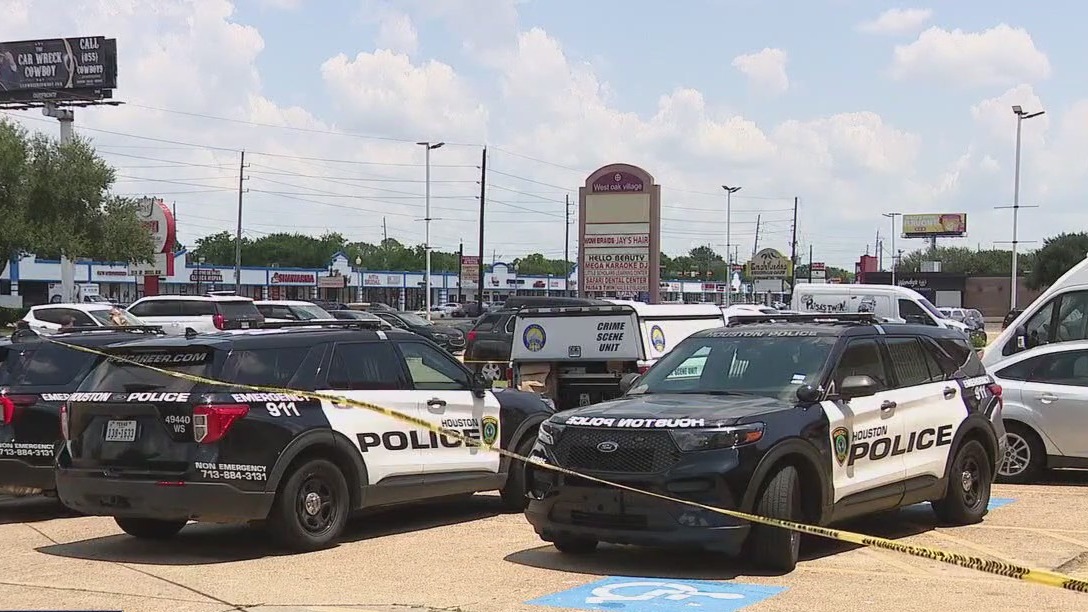 Houston police investigate separate deaths after two men found on Westheimer Road