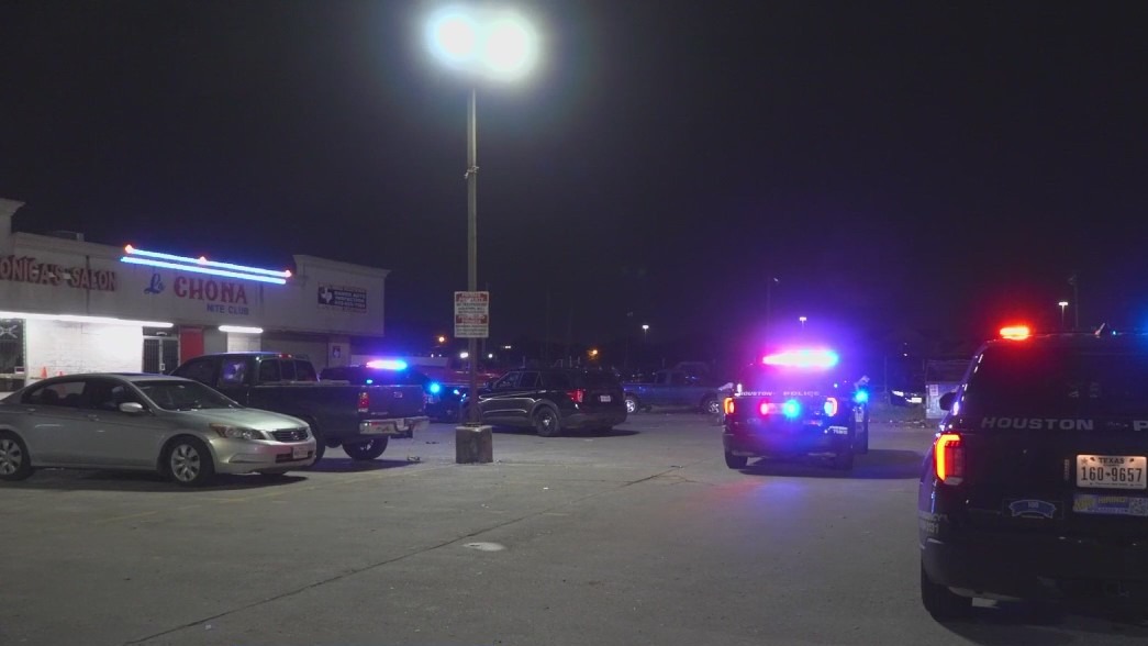 Two men shot in parking lot outside SW Houston club