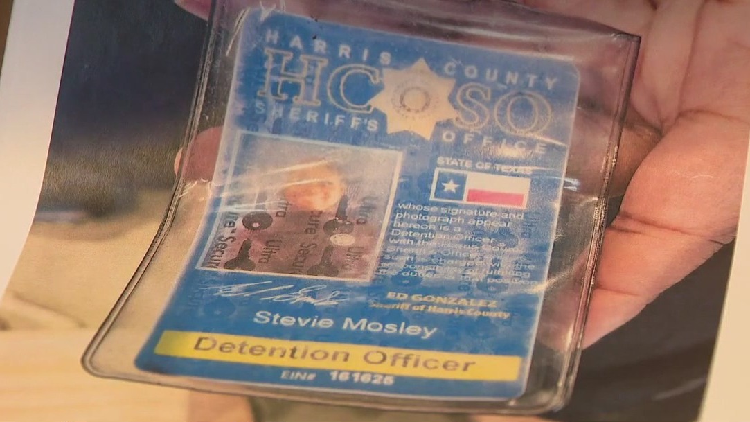 Former Harris County Sheriff's Office officer accused in car scheme