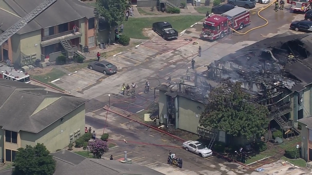2-alarm apartment fire in SE Houston | FOX 26 Houston
