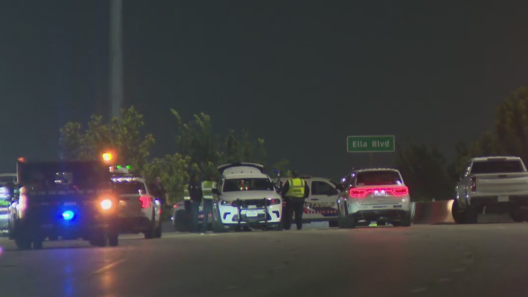 Harris County deputies struck by vehicle, hospitalized