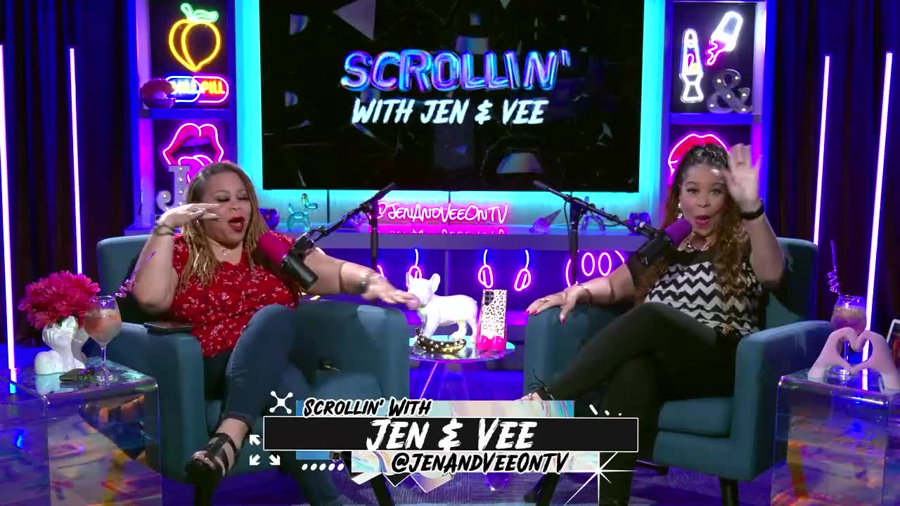 Messy Mascots | Scrollin' With Jen & Vee