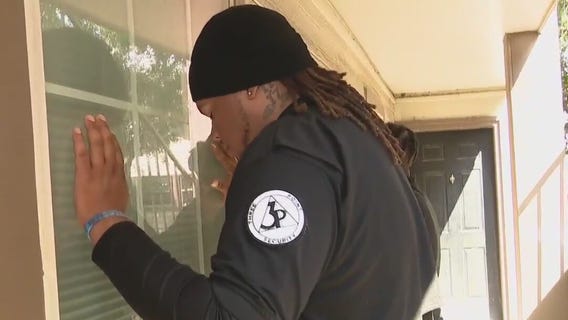 Houston police officers raid wrong apartment