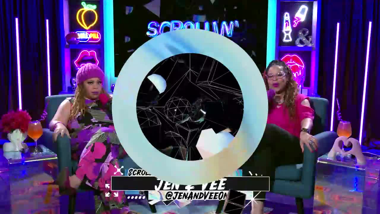 Why Is This Wet?! | Scrollin' With Jen & Vee