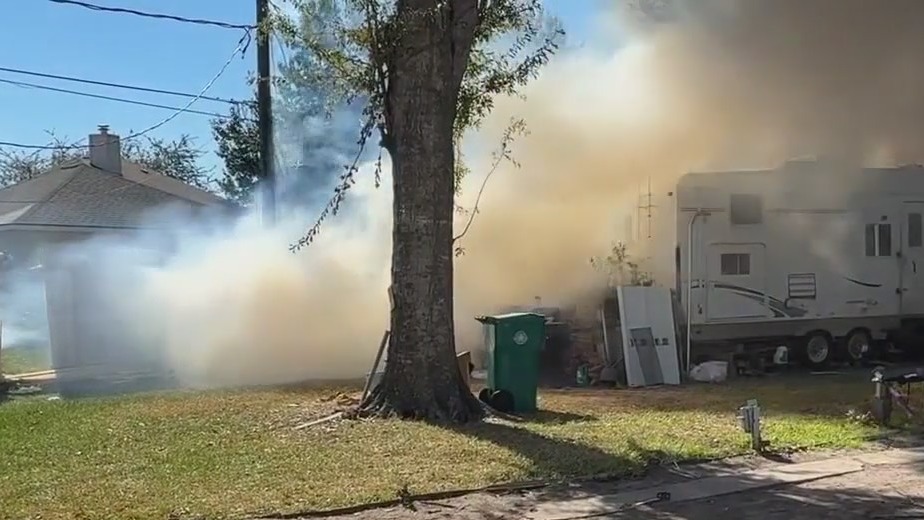 Shed in Pasadena trailer park catches fire
