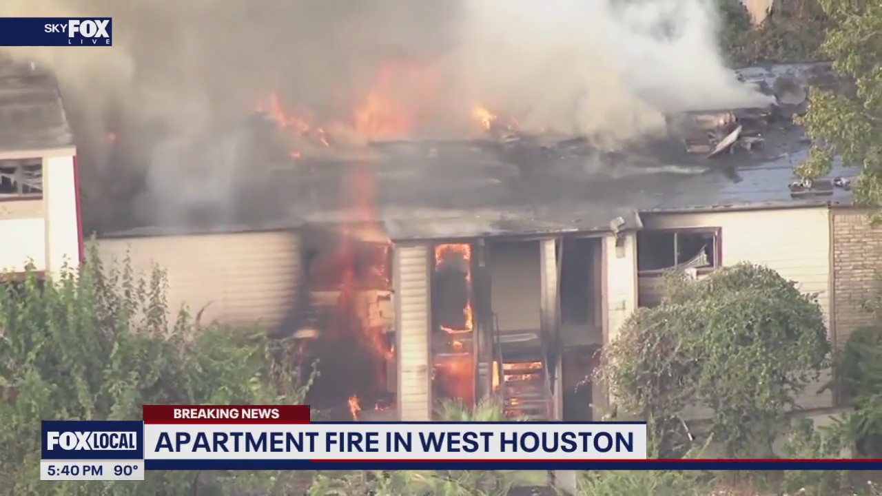 Officials battle fire at West Houston apartment complex