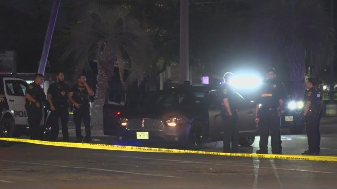 Shootout kills woman, injures man outside SW Houston club, police say