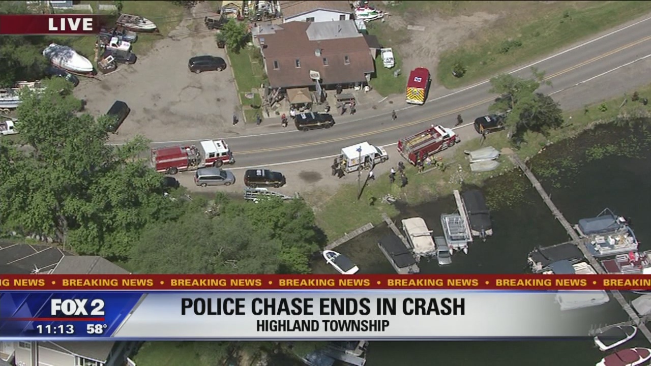Police chase ends with crash in lake | FOX 2 Detroit