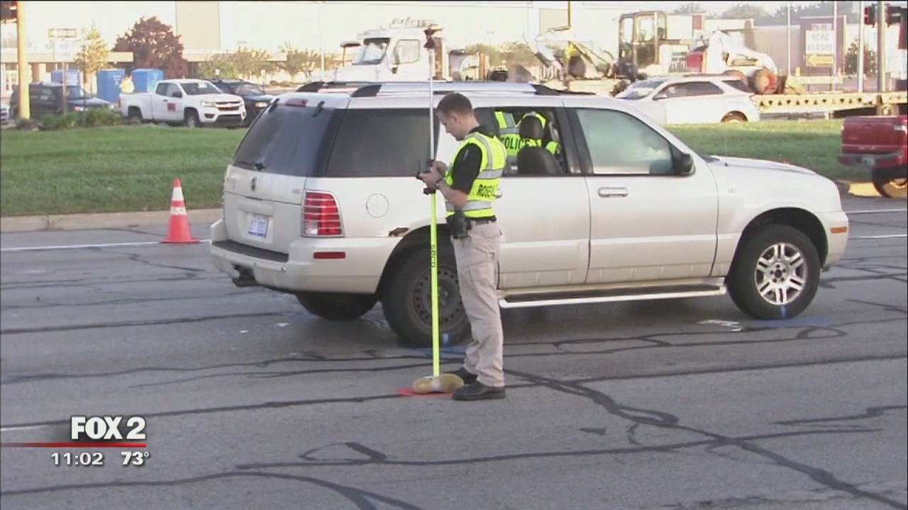 Man hit by car near Macomb Mall
