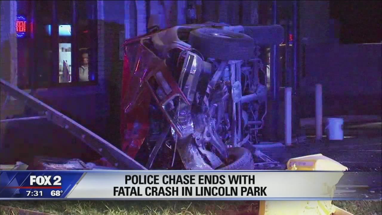 Police chase ends in crash in Lincoln Park, 1 dies