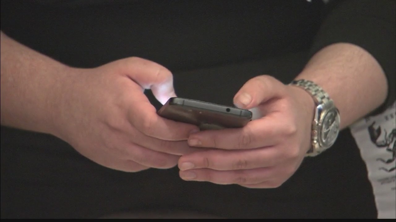 'Extreme vetting' would search cell phones and social media of visitors to US