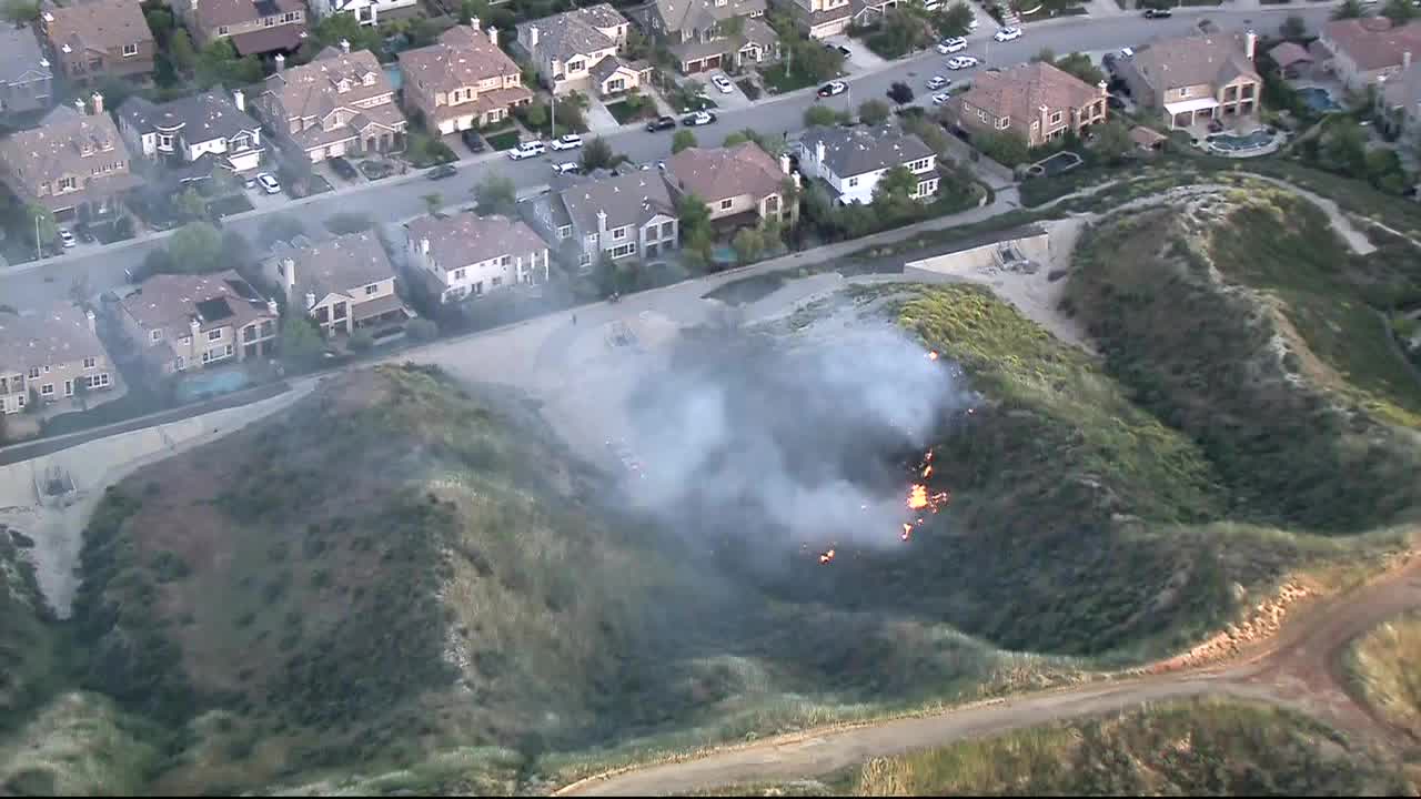 Crews battle small brush fire in Santa Clarita