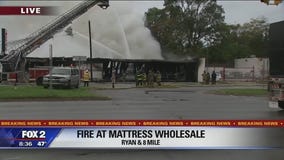 Huge fire burns at mattress store in Detroit