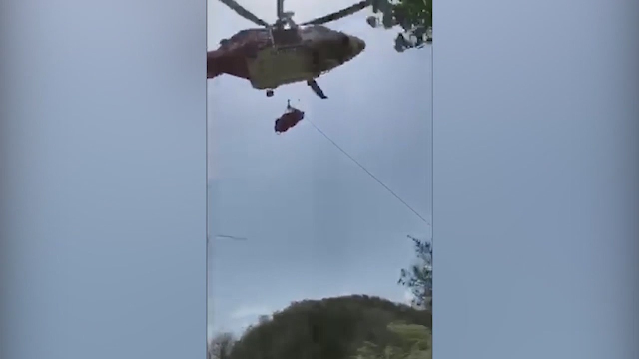 Couple helps rescue fellow hiker, records it on smartphone