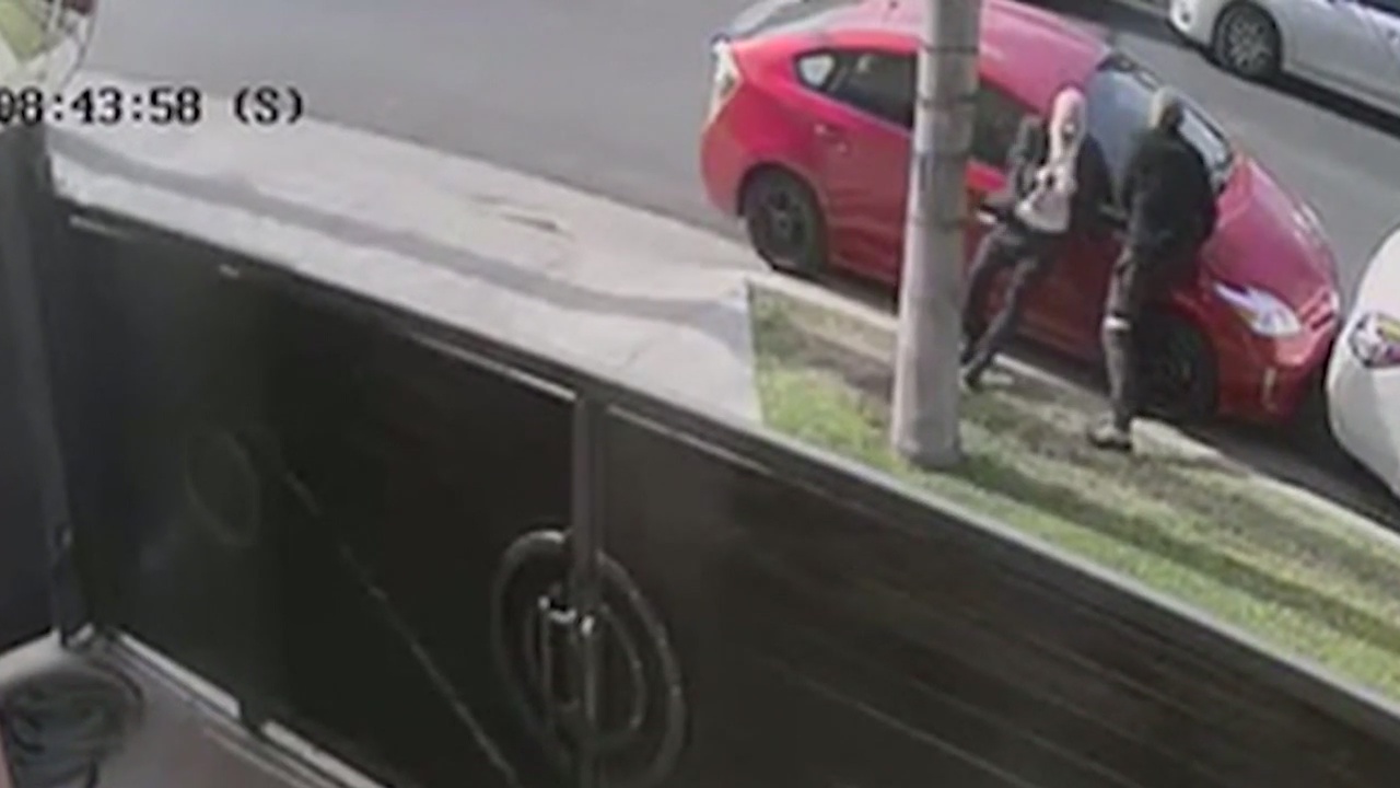 Police seek man who attacked 74-year-old rabbi