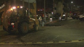 Water main break causes sinkhole in Tarzana