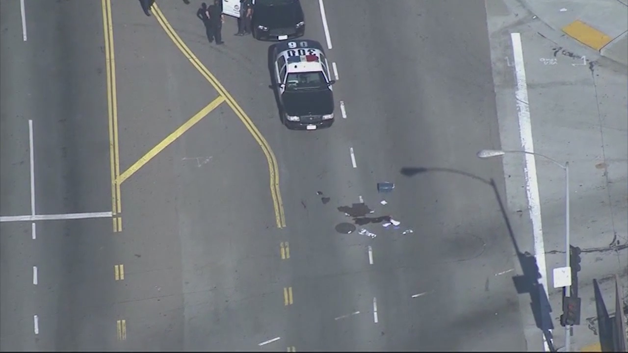 Police search for two suspects in Hollywood homeless stabbing