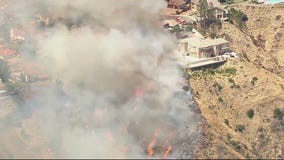 Brush fire scorches Burbank hillside; evacuations lifted