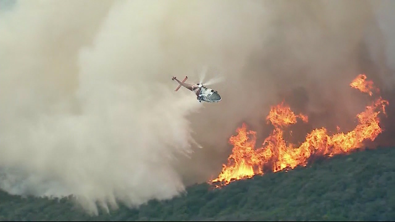 Two separate brush fires scorch hills of Calabasas, Malibu Canyon