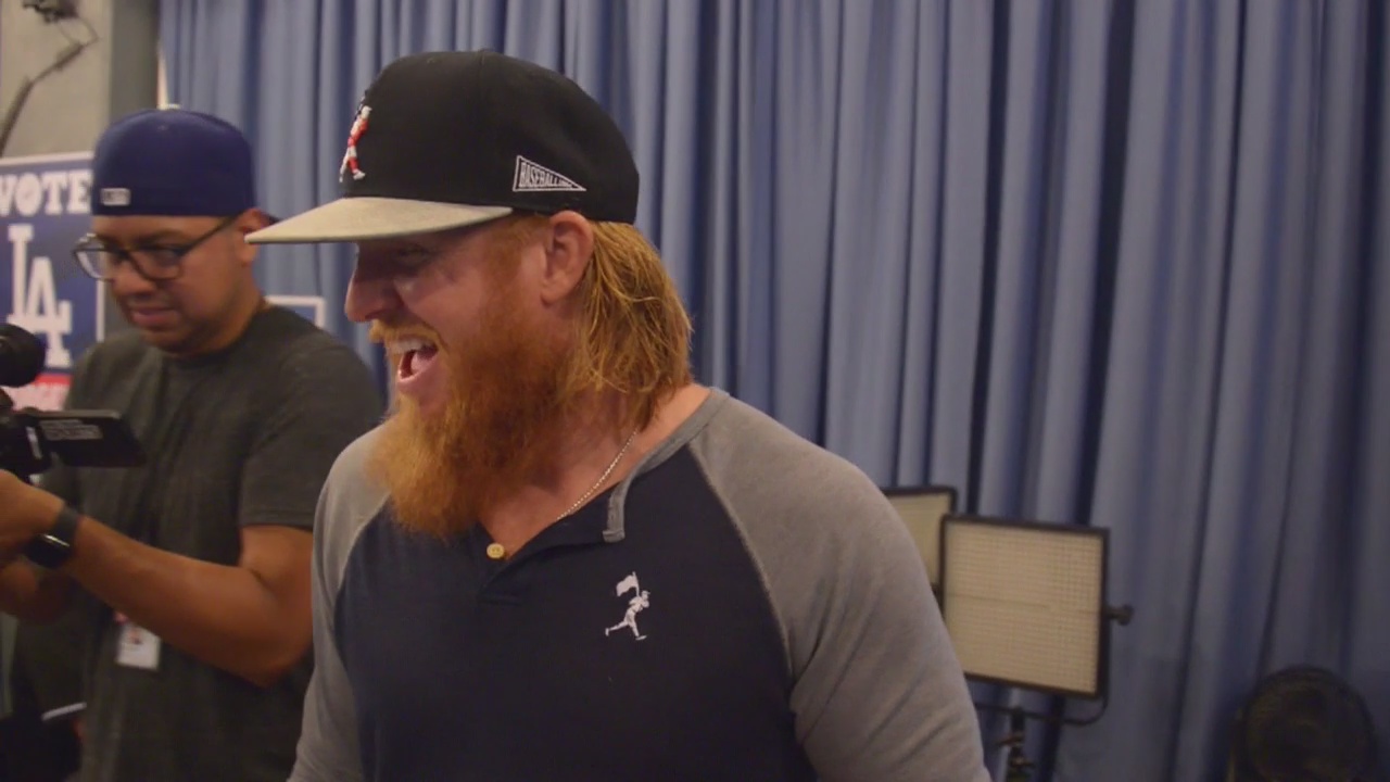Dodgers hold all-night computer voting for Justin Turner