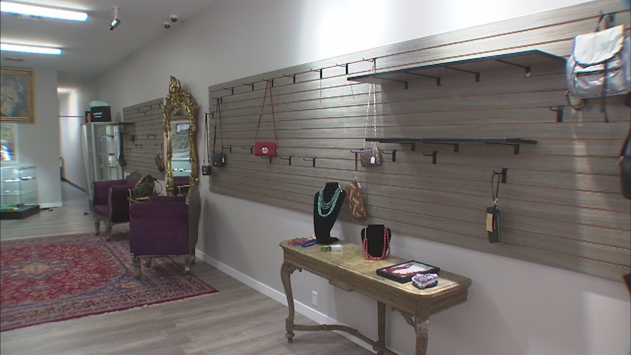 Luxury Handbags Theft In Burbank