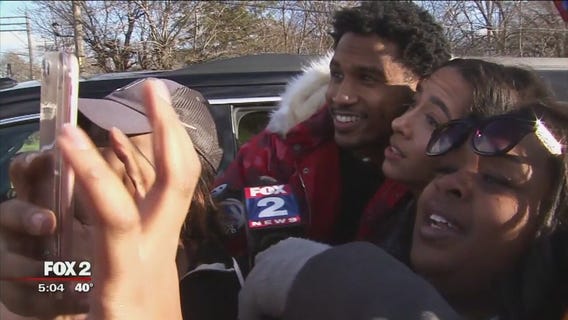 Trey Songz takes selfies with fans after being released from Detroit custody