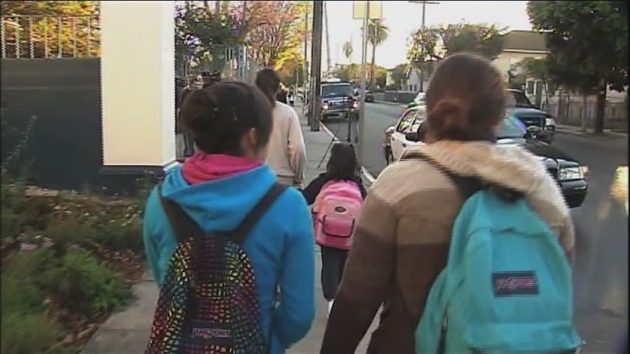 'Back to school' with later start times proposed for LAUSD students