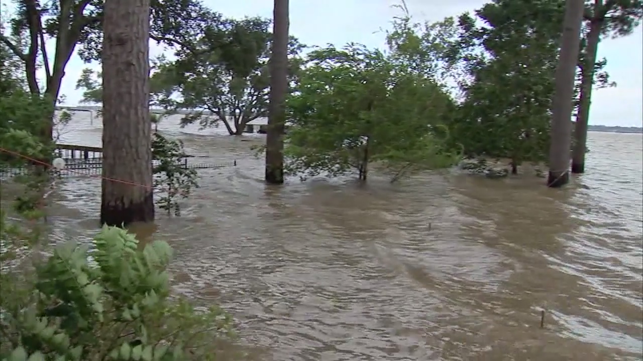Harvey victims assess damage