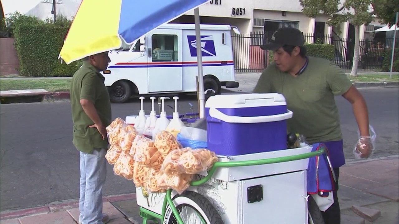 Hollywood vendor that was attacked gets new cart