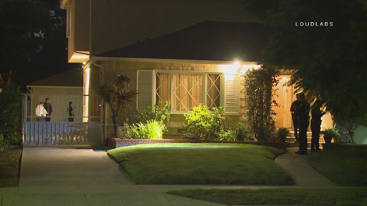 LAPD investigating home invasion in Pico-Robertson area