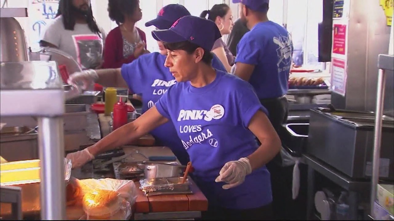 Pink's Hot Dogs goes blue in honor of Dodgers victory