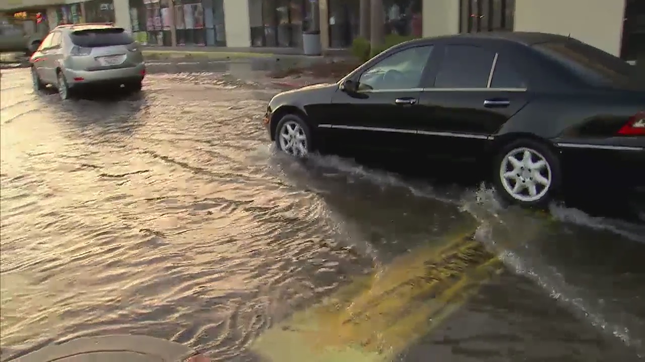 Water main break floods Gardena street