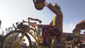 Spectators enjoy mild weather and Rose Parade floats
