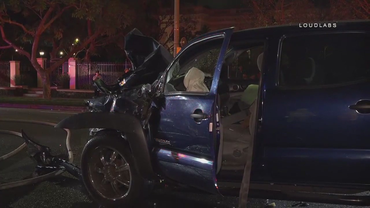 2 killed, 2 hurt in Jefferson Park crash