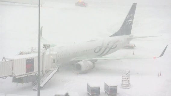 Hundreds of Midwest flights canceled in wake of Great Lakes winter storm