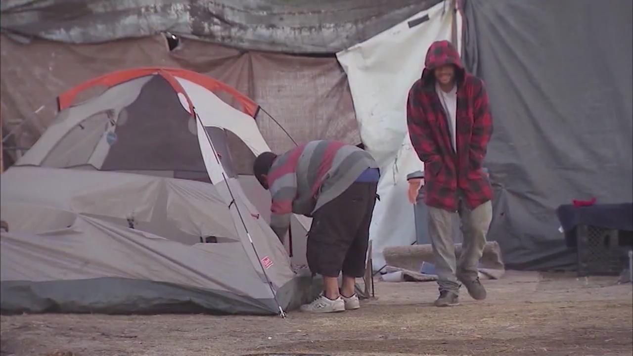 OC workers begin moving transients out of Santa Ana riverbed