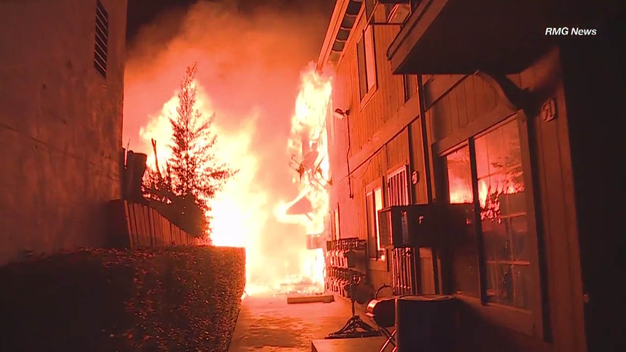 Tenants scurry to escape apartment fire in North Hollywood