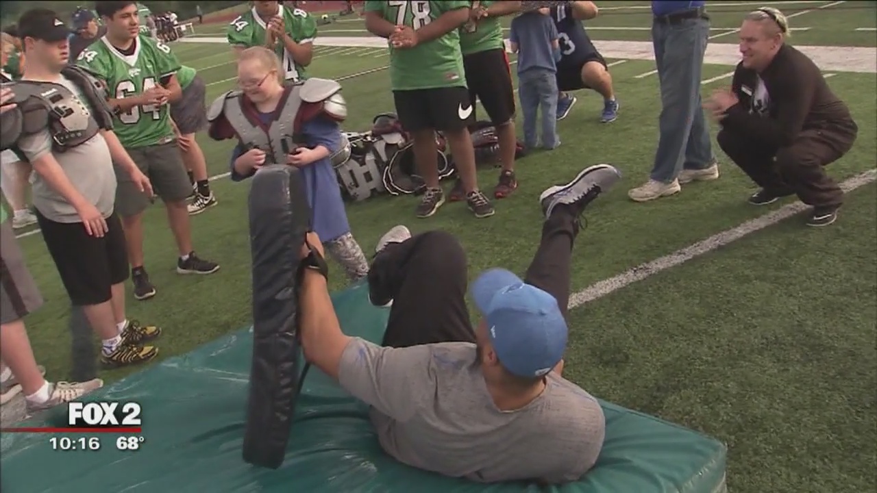 Novi Wildcats host Fantasy Football Camp for kids with special needs