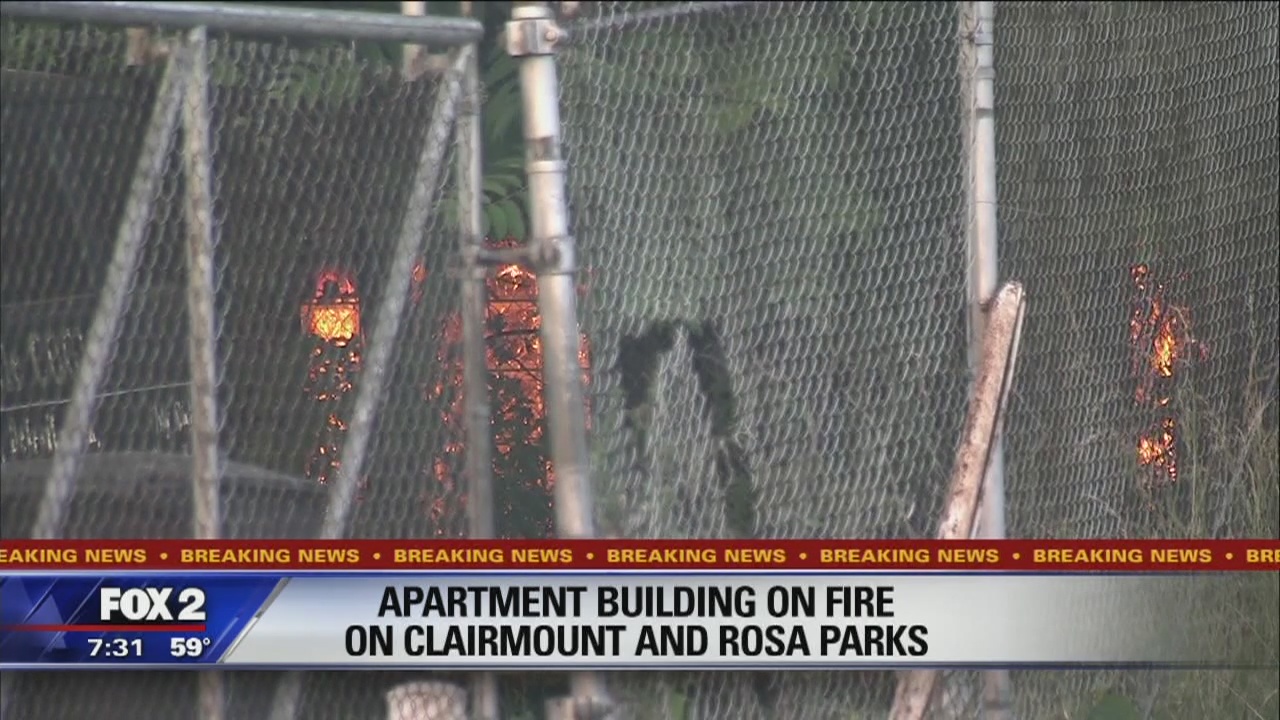 Vacant apartment building catches fire in Detroit