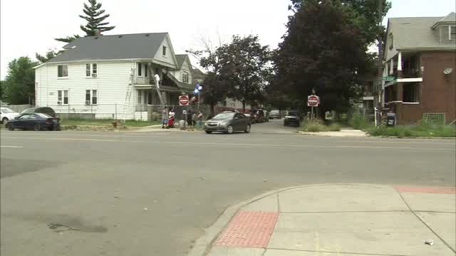 Father dies, caught in shootout in southwest Detroit