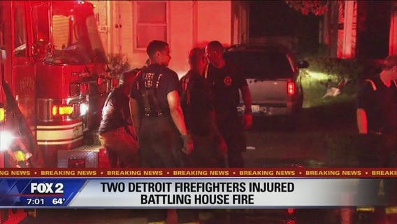 2 firefighters injured in Detroit house fire
