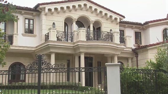 Beverly Hills burglary suspects escape after chase ends in Long Beach